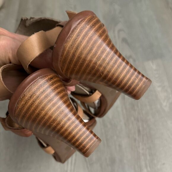 Clarks Artisan Genuine Leather Heels Sandals - Picture 2 of 6